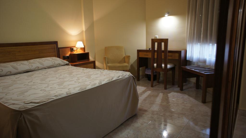 Hotel Puente Romano Алькантара Номер фото